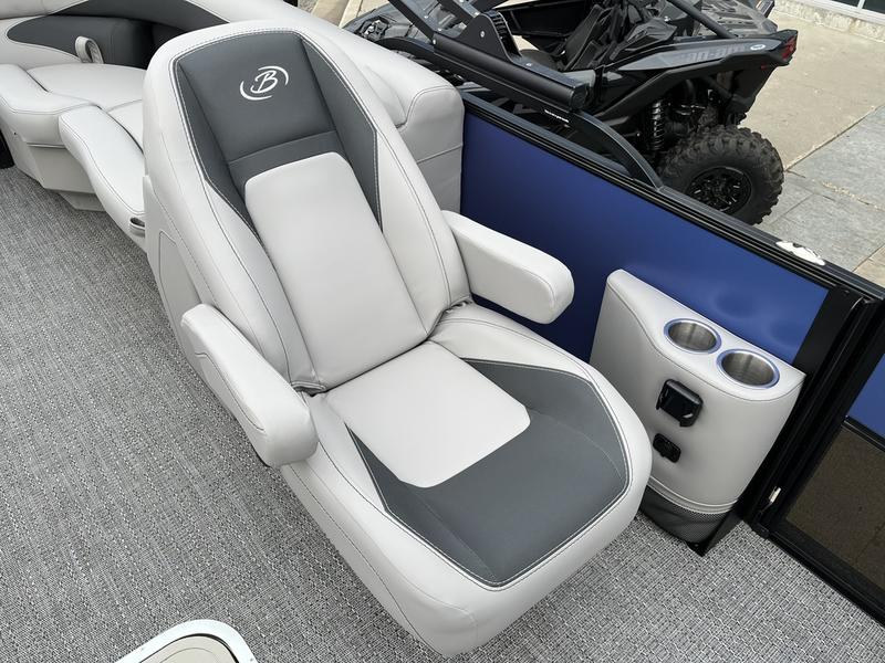 2026 BARLETTA Aria Quad-Lounge A22QC BOATS
