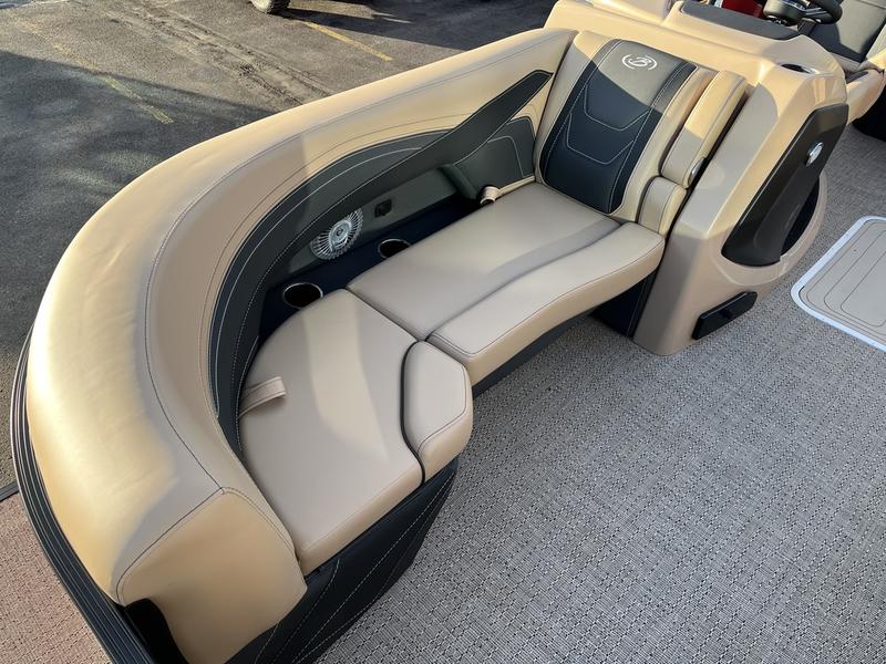 2026 BARLETTA Cabrio Ultra-Lounge C22UC BOATS