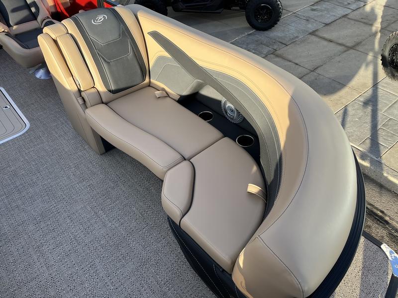 2026 BARLETTA Cabrio Ultra-Lounge C22UC BOATS