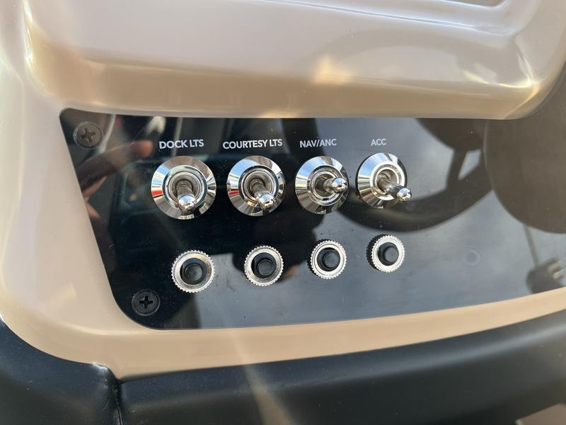 2026 BARLETTA Cabrio Ultra-Lounge C22UC BOATS
