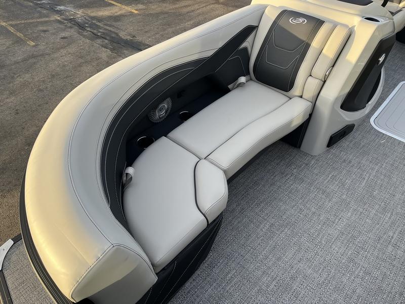 2026 BARLETTA Cabrio Ultra-Lounge C22UC BOATS