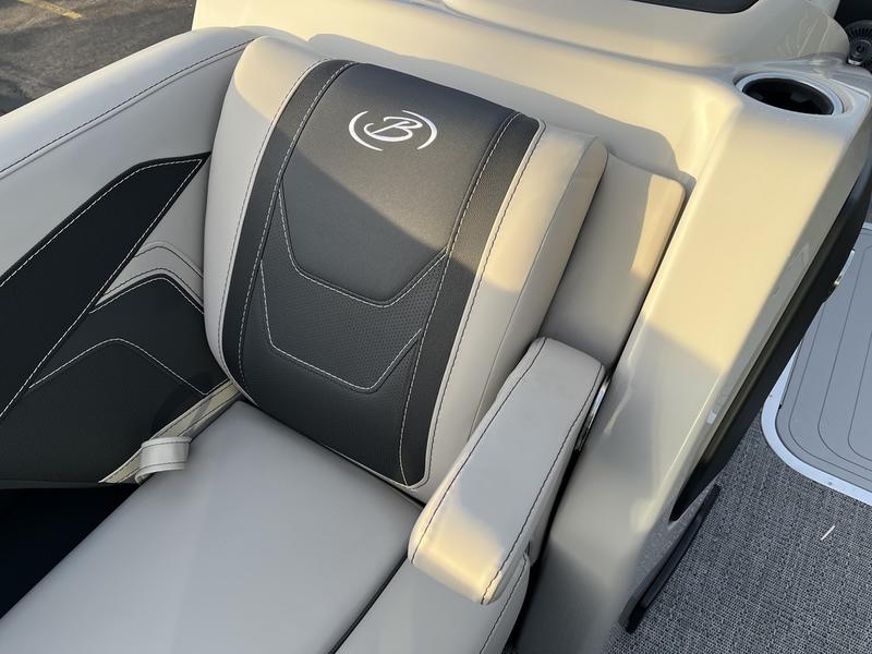 2026 BARLETTA Cabrio Ultra-Lounge C22UC BOATS