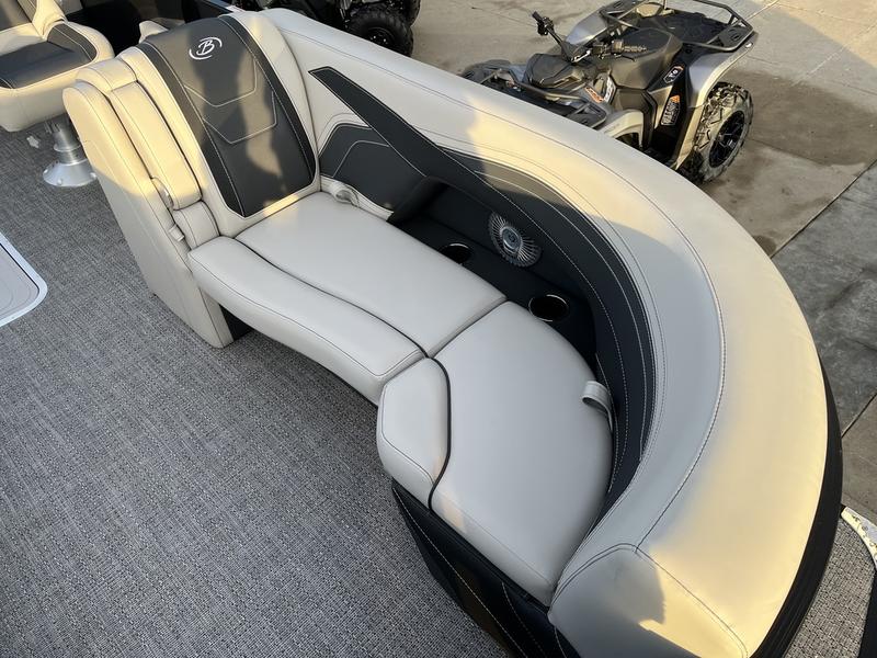 2026 BARLETTA Cabrio Ultra-Lounge C22UC BOATS