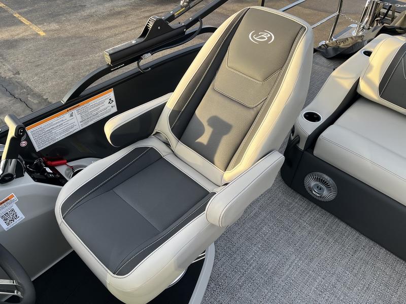 2026 BARLETTA Cabrio Ultra-Lounge C22UC BOATS