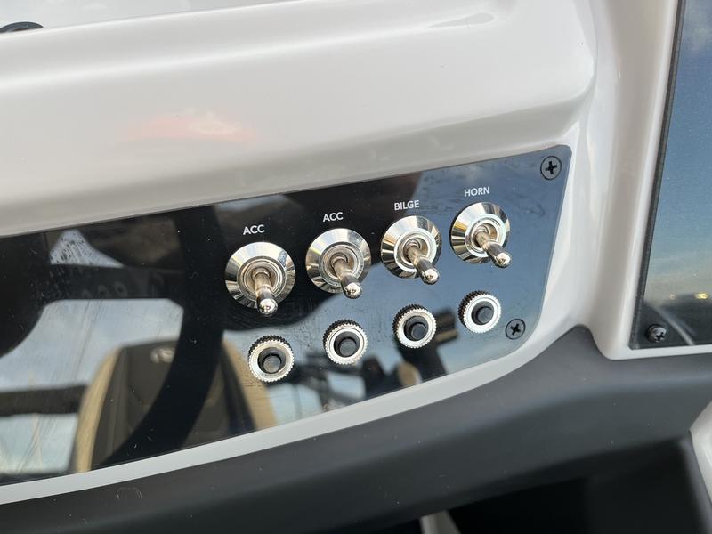 2026 BARLETTA Cabrio Ultra-Lounge C22UC BOATS