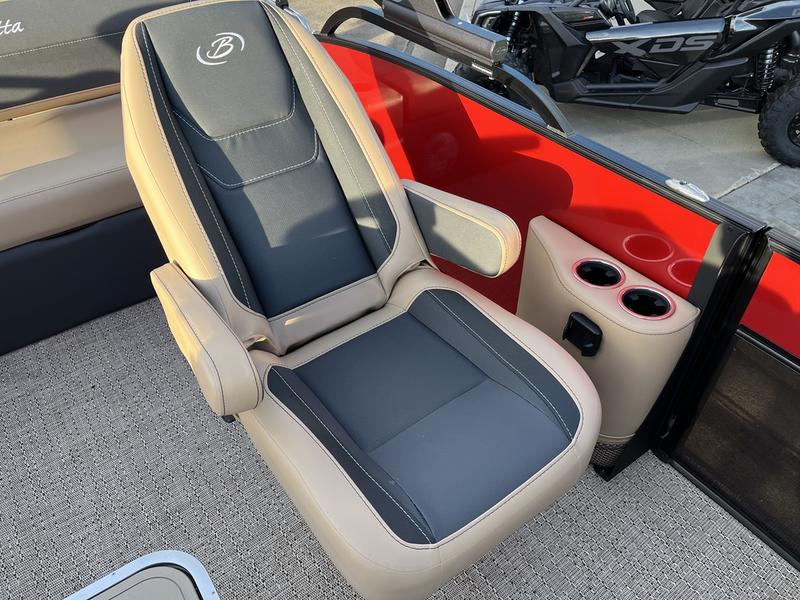 2026 BARLETTA Cabrio Ultra-Lounge C22UC BOATS