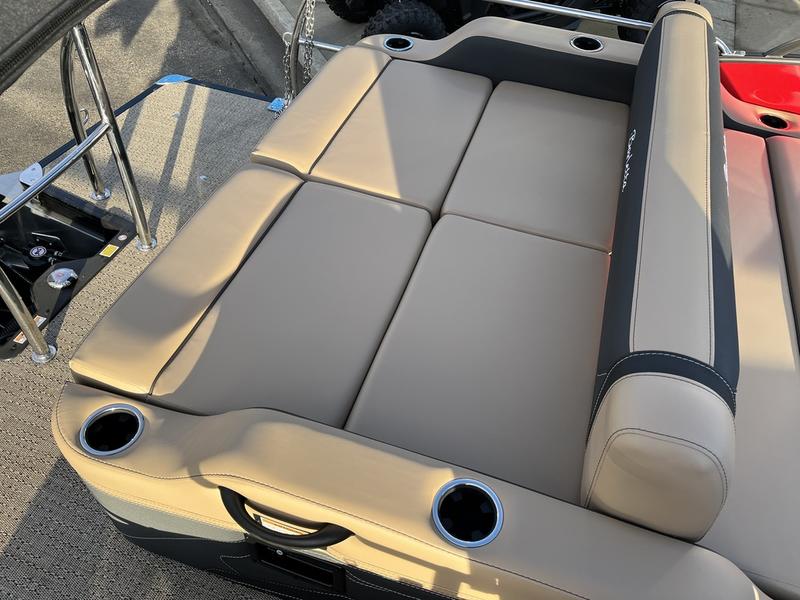 2026 BARLETTA Cabrio Ultra-Lounge C22UC BOATS