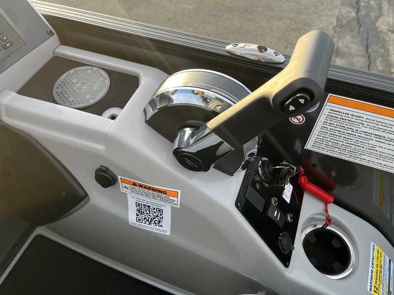 2026 BARLETTA Cabrio Ultra-Lounge C22UC BOATS