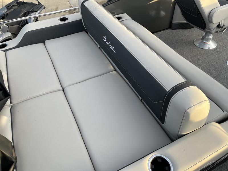 2026 BARLETTA Cabrio Ultra-Lounge C22UC BOATS