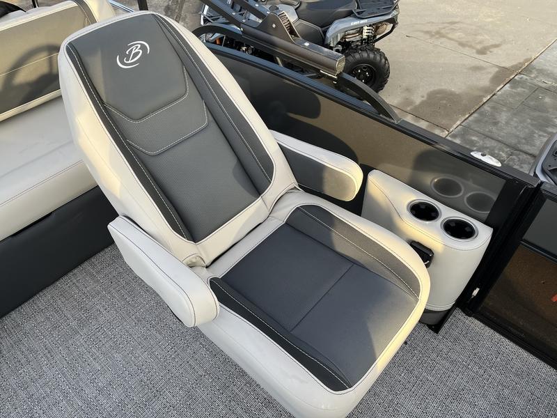 2026 BARLETTA Cabrio Ultra-Lounge C22UC BOATS