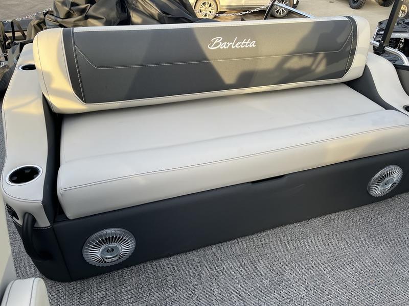 2026 BARLETTA Cabrio Ultra-Lounge C22UC BOATS