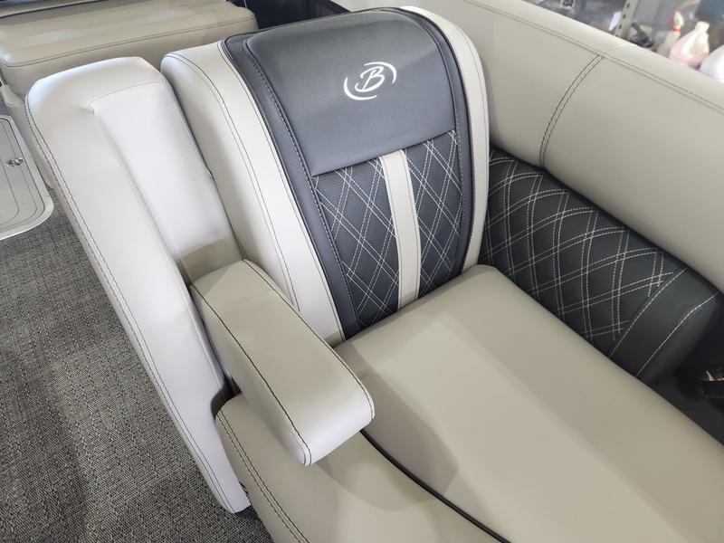 2026 BARLETTA LUSSO 25UE BOATS
