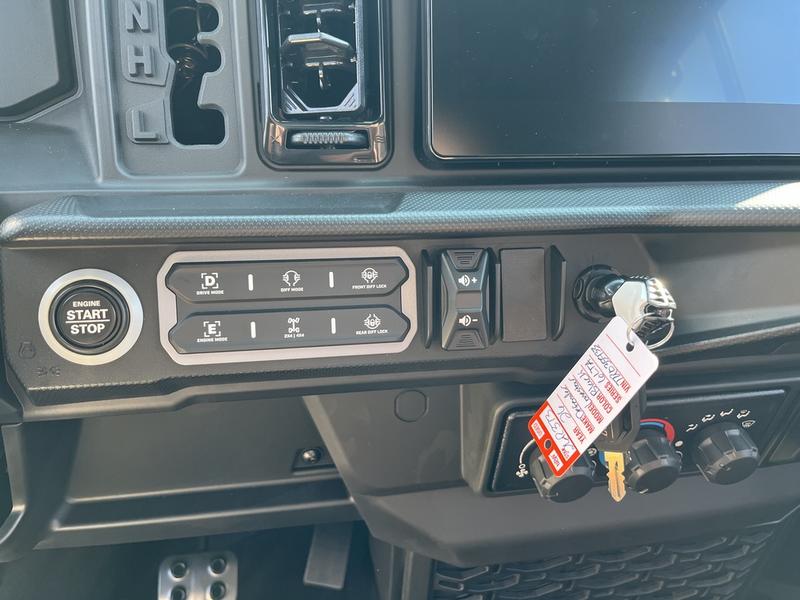 2026 CAN-AM Defender MAX LONE STAR CAB HD11 UTV