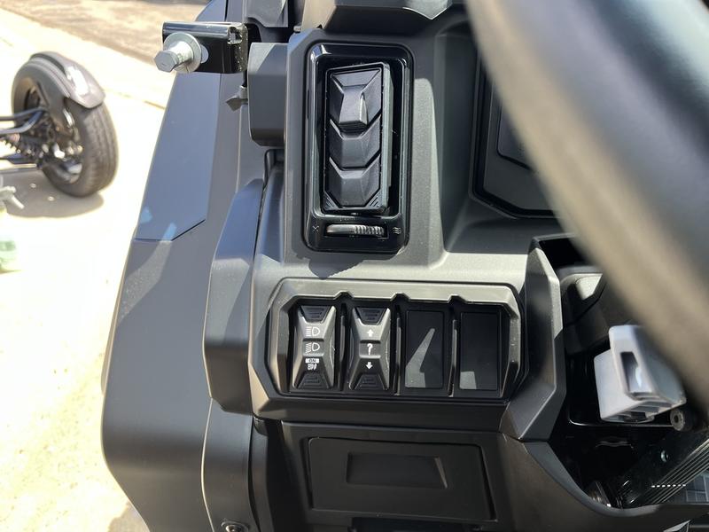 2026 CAN-AM Defender XT CAB HD11 UTV