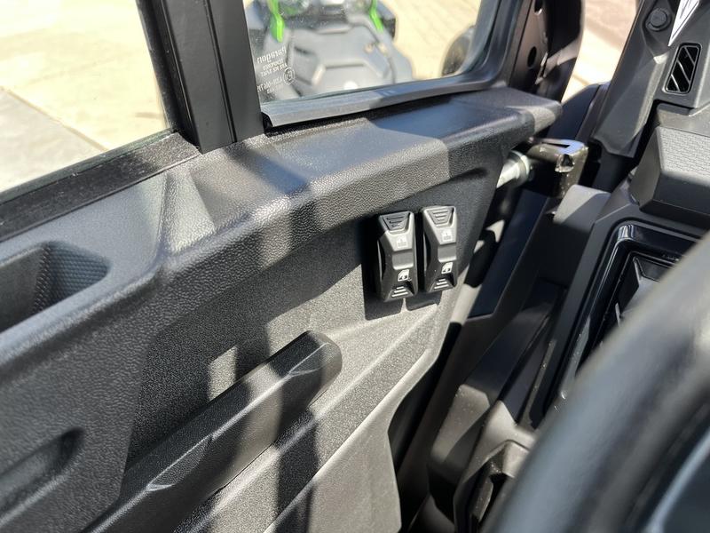 2026 CAN-AM Defender XT CAB HD11 UTV