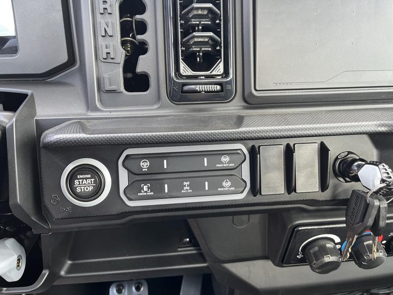 2026 CAN-AM Defender XT CAB HD11 UTV