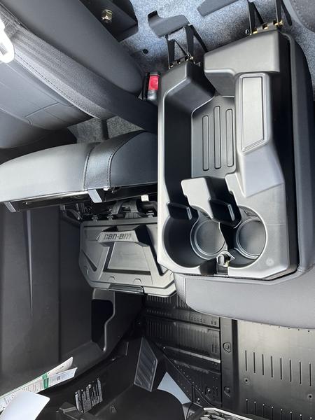 2026 CAN-AM Defender XT CAB HD11 UTV