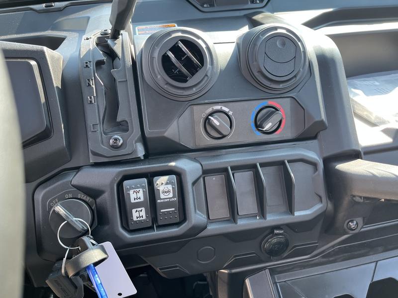 2026 CAN-AM Defender DPS CAB HD9 UTV