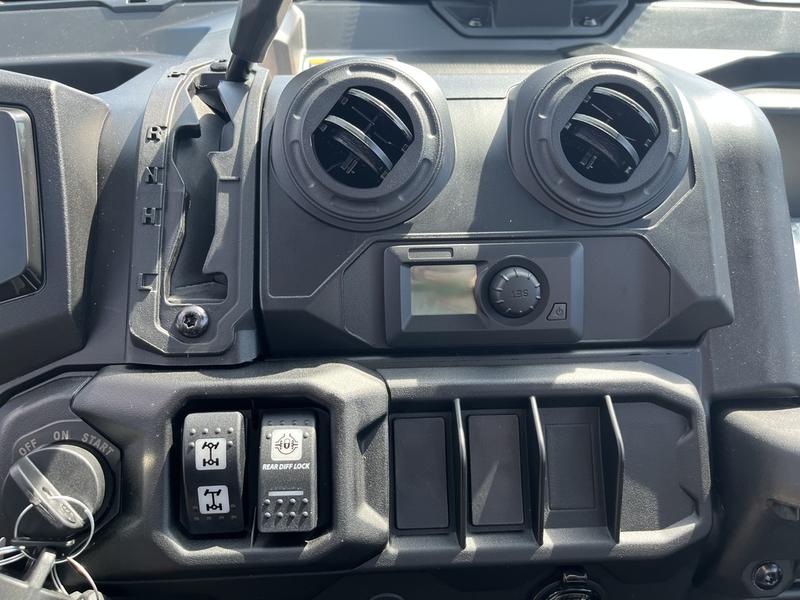 2026 CAN-AM Defender DPS CAB HD10 UTV