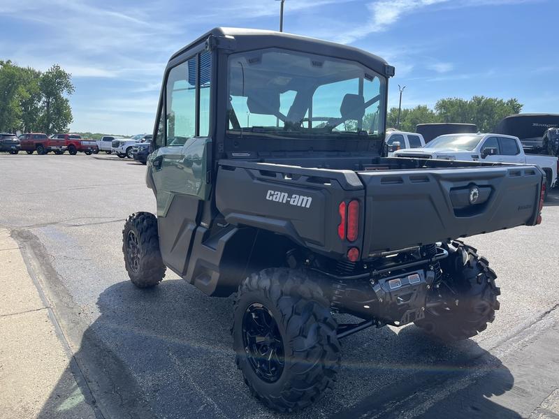 2026 CAN-AM Defender DPS CAB HD10 UTV