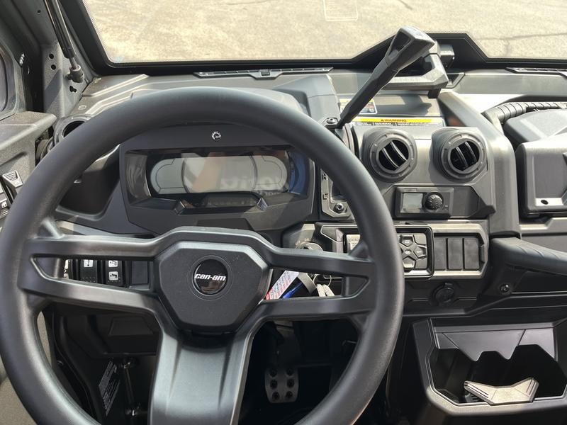 2026 CAN-AM Defender 6x6 Limited UTV