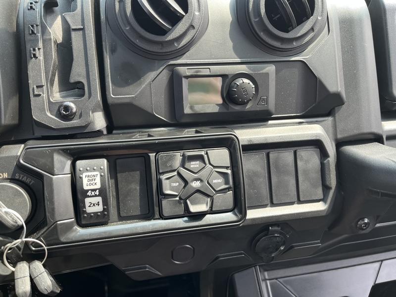 2026 CAN-AM Defender 6x6 Limited UTV