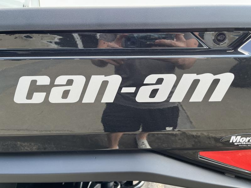 2026 CAN-AM Defender XT CAB HD11 UTV
