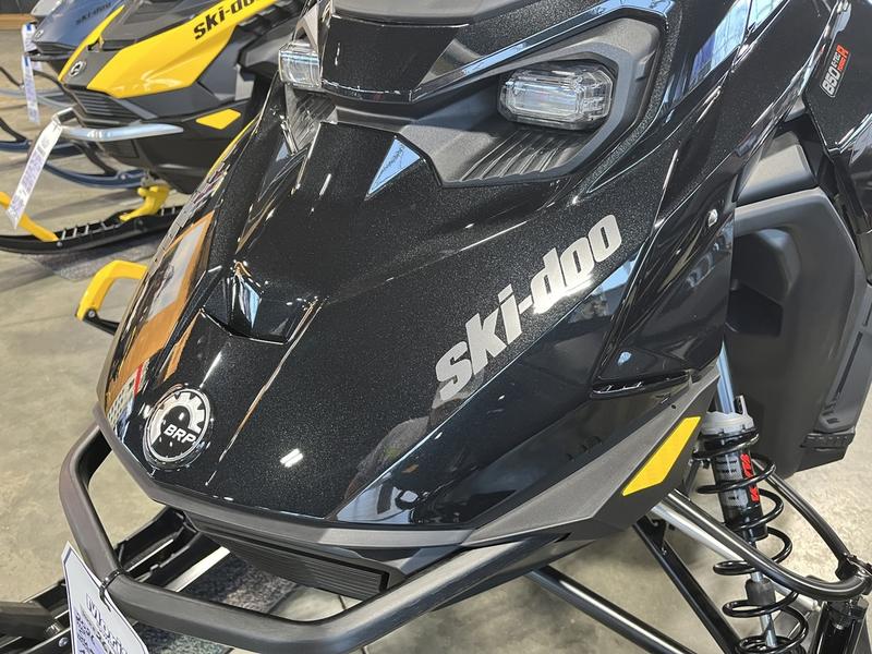 2026 SKI-DOO Summit Adrenaline with Edge Package 154 850 E-TEC Turbo R PowderMax X-Light with FlexEdge 3.0 SNOWMOBILES