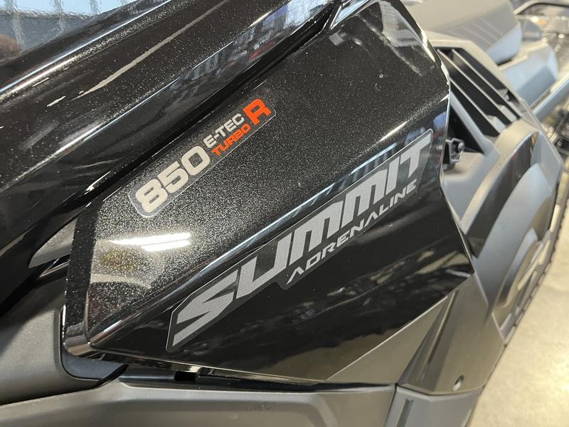 2026 SKI-DOO Summit Adrenaline with Edge Package 154 850 E-TEC Turbo R PowderMax X-Light with FlexEdge 3.0 SNOWMOBILES