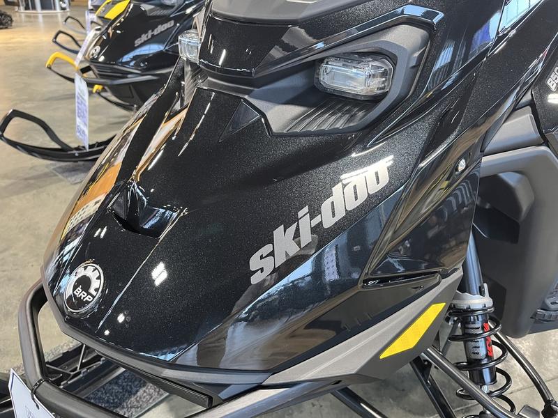 2026 SKI-DOO Summit Adrenaline with Edge Package 165 850 E-TEC Turbo R PowderMax X-Light with FlexEdge 3.0 SNOWMOBILES