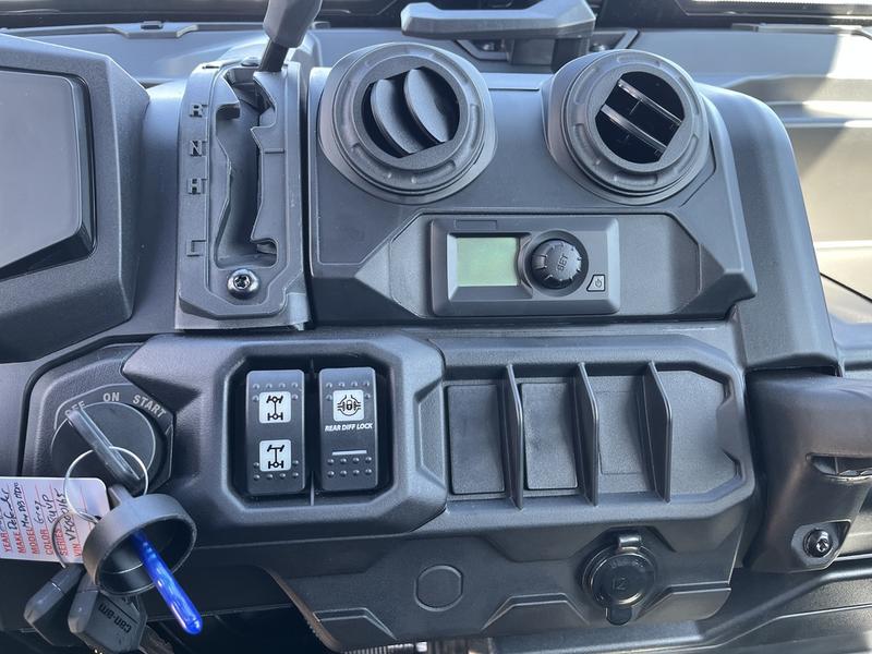 2027 CAN-AM Defender MAX DPS CAB HD10 UTV