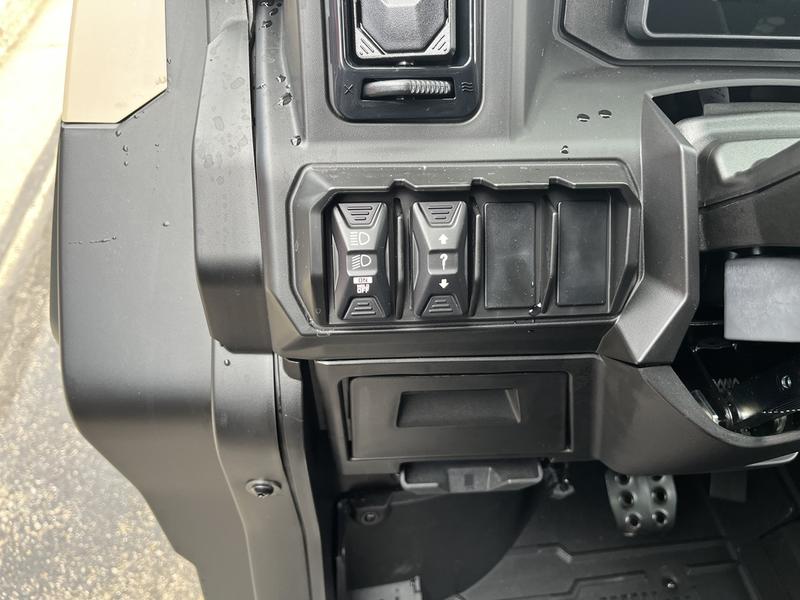 2027 CAN-AM Defender XU Limited UTV