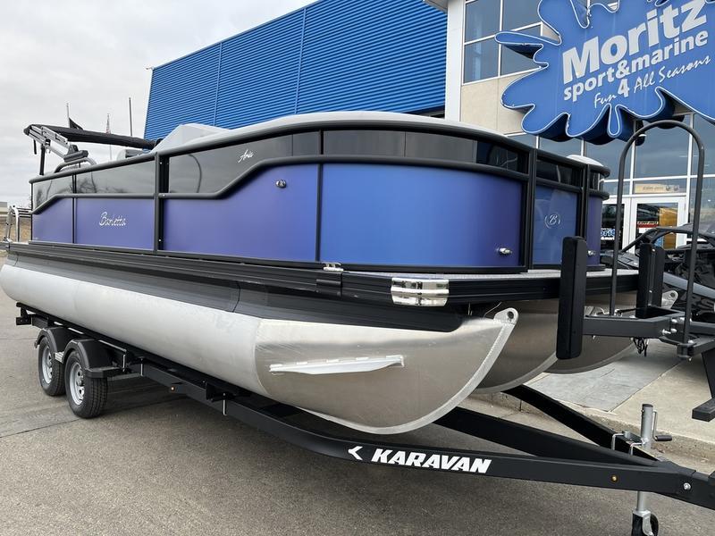 You are currently viewing How to Choose the Right Pontoon for Your Family in North Dakota