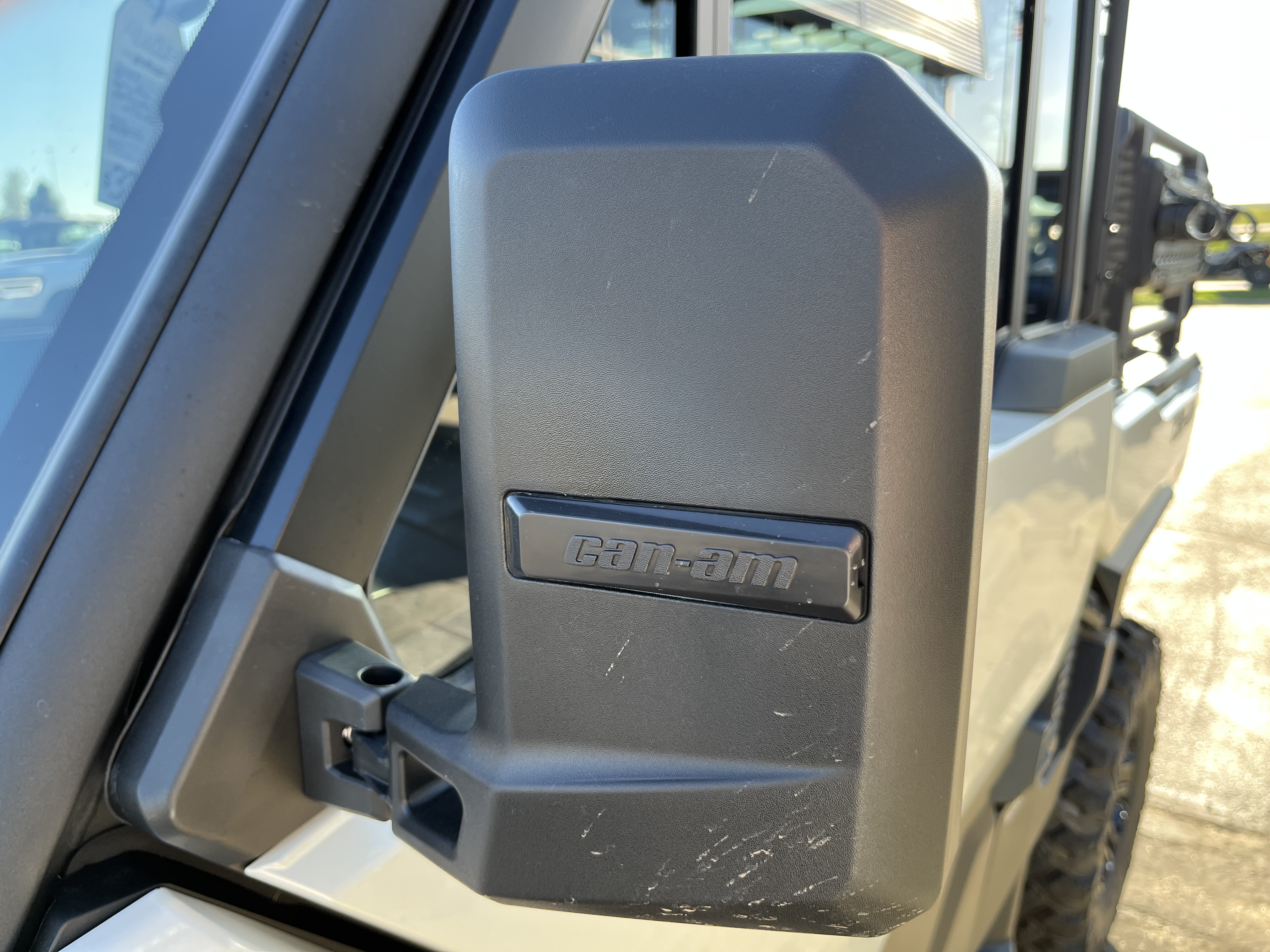 2027 CAN-AM Defender XU Limited UTV
