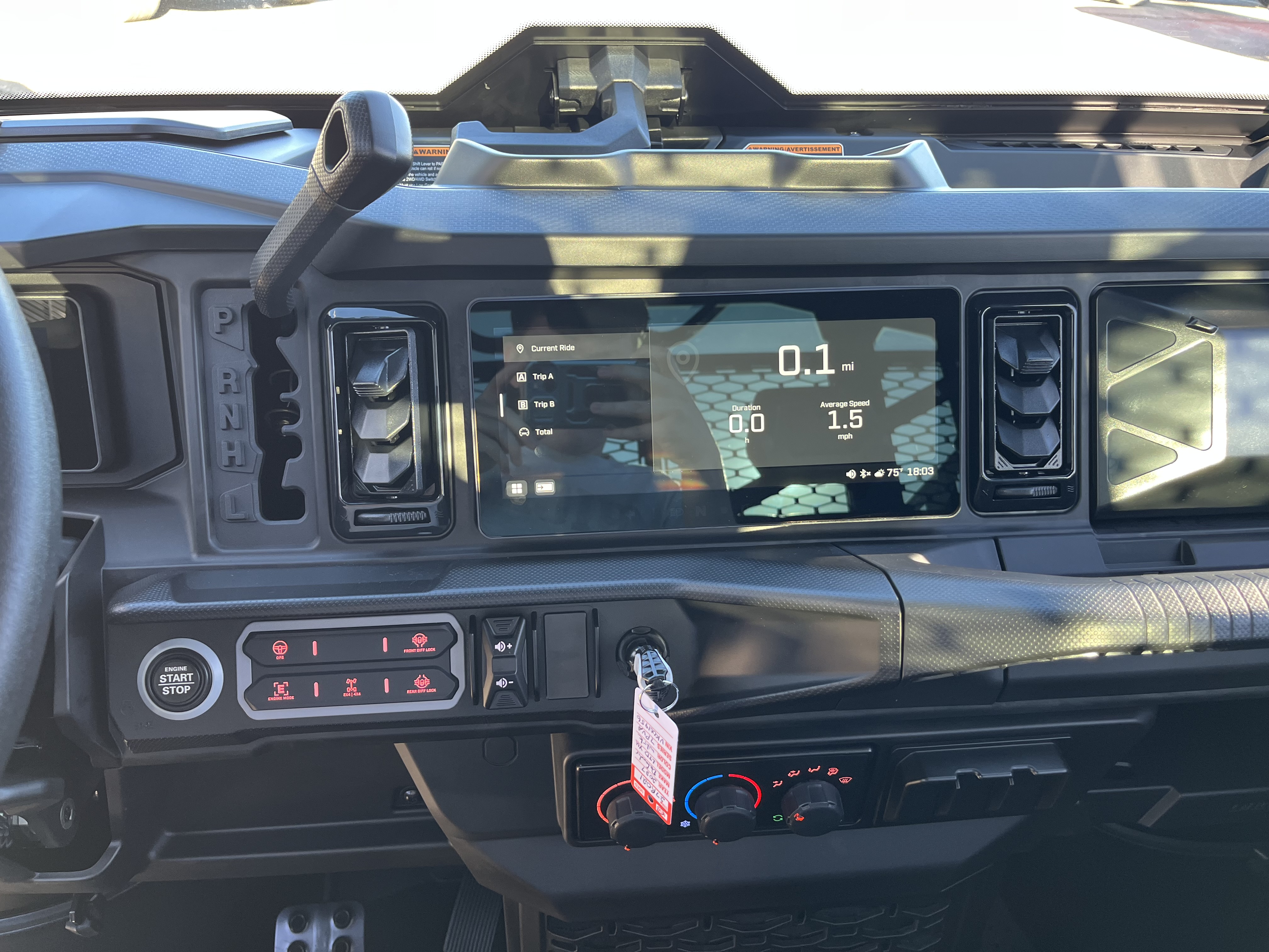 2027 CAN-AM Defender XU Limited UTV