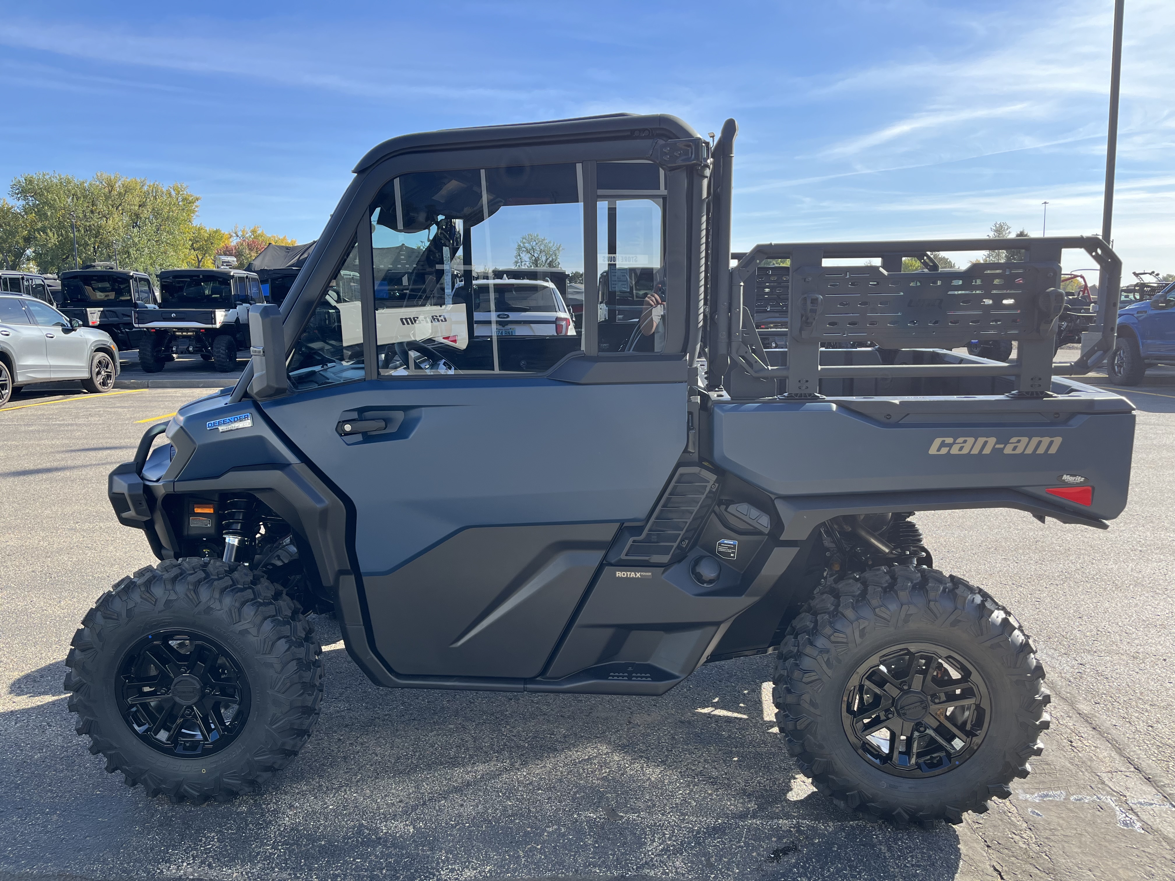 2027 CAN-AM Defender XU Limited UTV